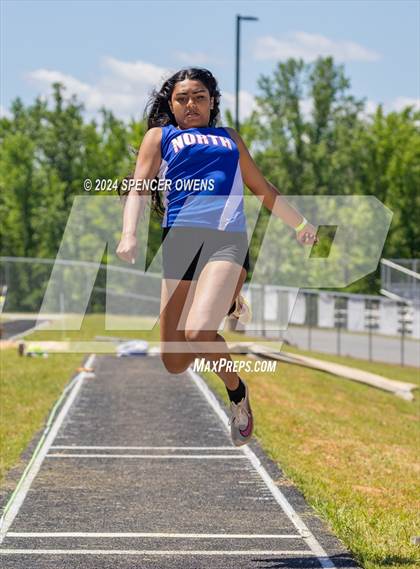 Thumbnail 3 in NCHSAA 4A West Regional Championships photogallery.