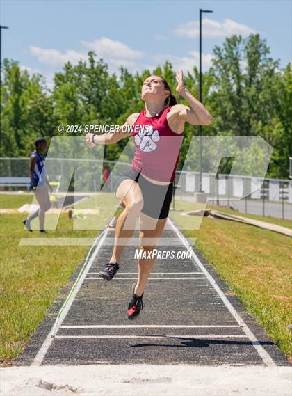 Thumbnail 1 in NCHSAA 4A West Regional Championships photogallery.