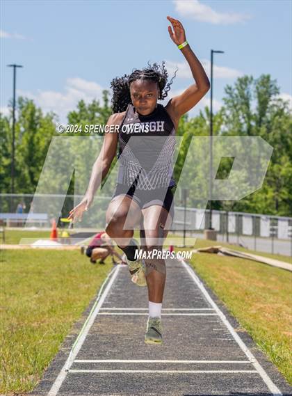 Thumbnail 1 in NCHSAA 4A West Regional Championships photogallery.