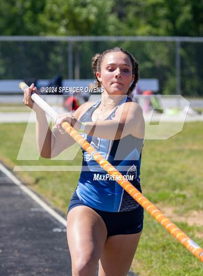 Thumbnail 3 in NCHSAA 4A West Regional Championships photogallery.