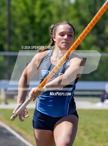 Thumbnail 1 in NCHSAA 4A West Regional Championships photogallery.