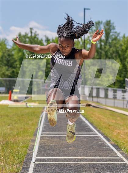 Thumbnail 2 in NCHSAA 4A West Regional Championships photogallery.