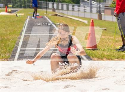 Thumbnail 2 in NCHSAA 4A West Regional Championships photogallery.