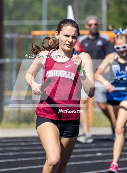 Thumbnail 1 in NCHSAA 4A West Regional Championships photogallery.