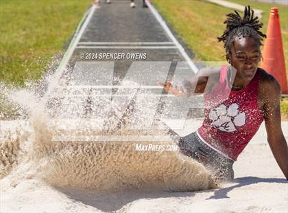 Thumbnail 2 in NCHSAA 4A West Regional Championships photogallery.