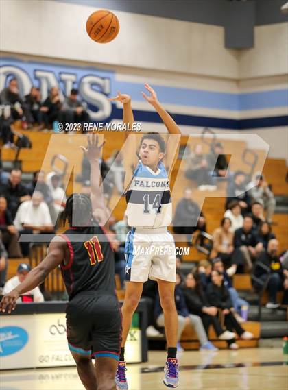 Thumbnail 2 in Arcadia vs Crescenta Valley photogallery.