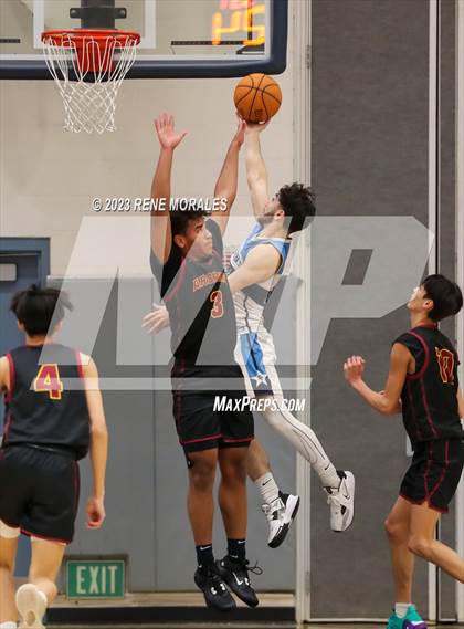 Thumbnail 2 in Arcadia vs Crescenta Valley photogallery.