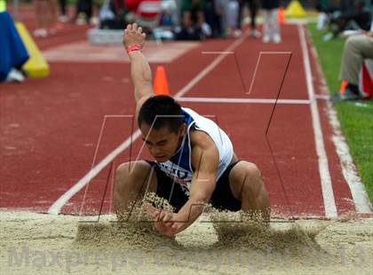 Thumbnail 1 in Stanford Invitational Triple Jump photogallery.