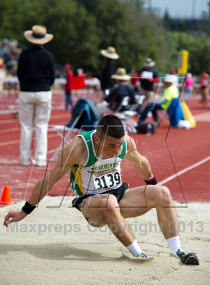 Thumbnail 2 in Stanford Invitational Triple Jump photogallery.