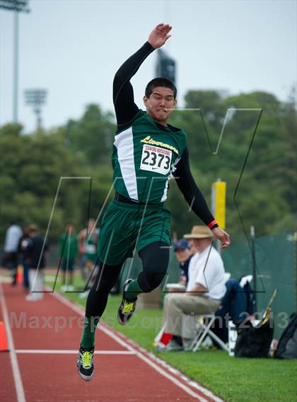 Thumbnail 2 in Stanford Invitational Triple Jump photogallery.