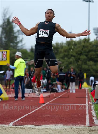 Thumbnail 2 in Stanford Invitational Triple Jump photogallery.