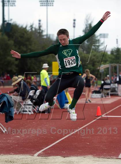 Thumbnail 2 in Stanford Invitational Triple Jump photogallery.
