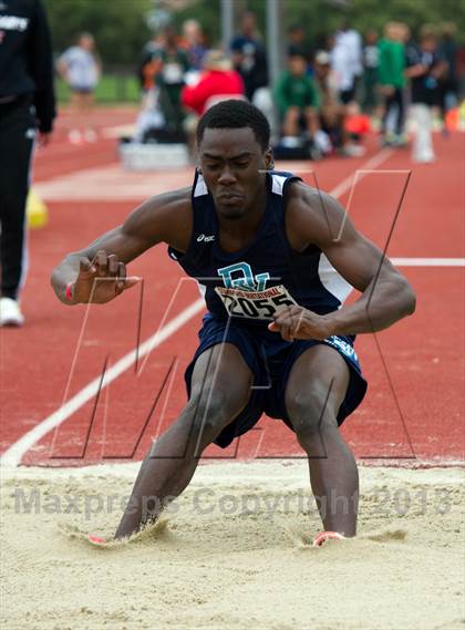 Thumbnail 2 in Stanford Invitational Triple Jump photogallery.