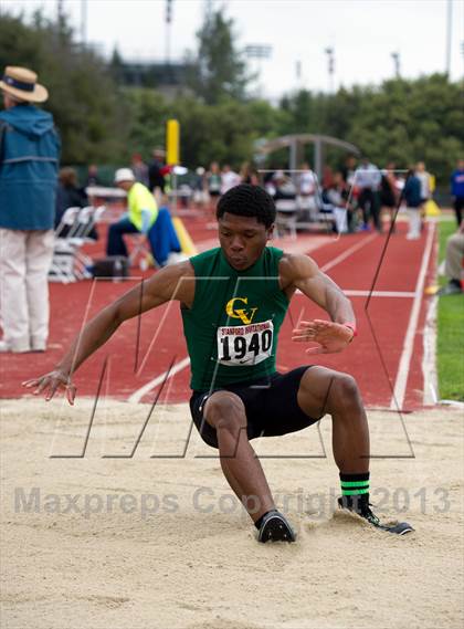Thumbnail 2 in Stanford Invitational Triple Jump photogallery.