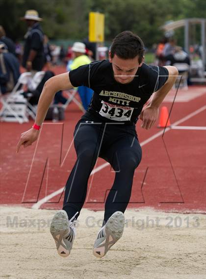 Thumbnail 2 in Stanford Invitational Triple Jump photogallery.