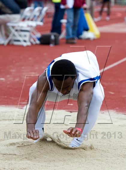 Thumbnail 2 in Stanford Invitational Triple Jump photogallery.
