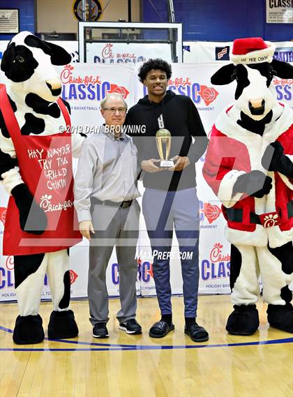Thumbnail 2 in La Lumiere vs. Hillcrest Prep (Chick-fil-a Classic National Division Championship) photogallery.