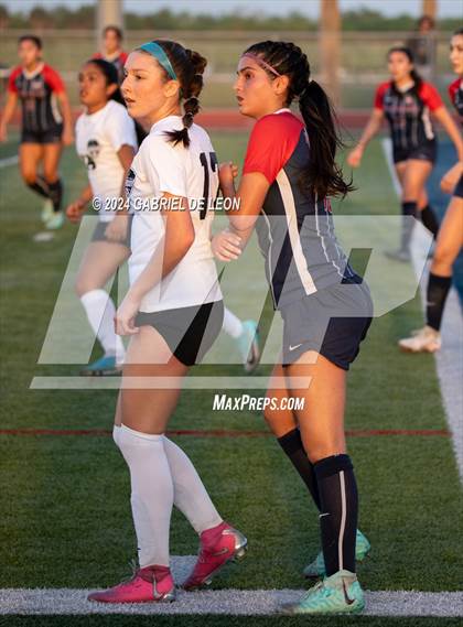 Thumbnail 3 in Veterans Memorial vs. Vela (UIL Soccer 5A Region 3 & 4 Bi-District) photogallery.