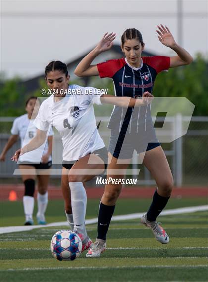 Thumbnail 3 in Veterans Memorial vs. Vela (UIL Soccer 5A Region 3 & 4 Bi-District) photogallery.