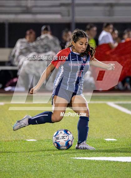 Thumbnail 2 in Veterans Memorial vs. Vela (UIL Soccer 5A Region 3 & 4 Bi-District) photogallery.