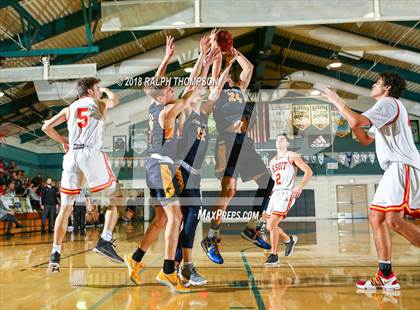 Thumbnail 3 in Jesuit vs. Oak Ridge (Adidas Challenge) photogallery.