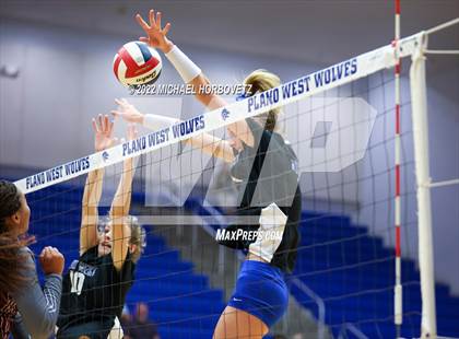 Thumbnail 1 in Plano @ Plano West photogallery.