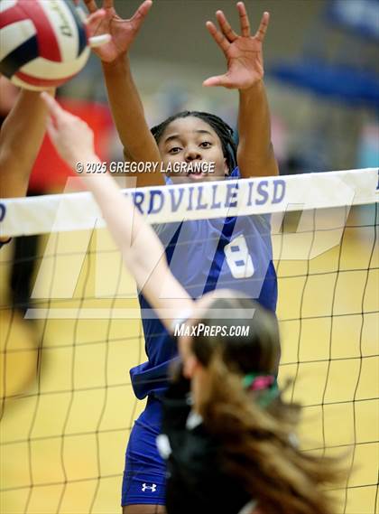 Thumbnail 3 in Lake Ridge vs Byron Nelson (UIL 6A Volleyball Bi-district playoff Div 1) photogallery.