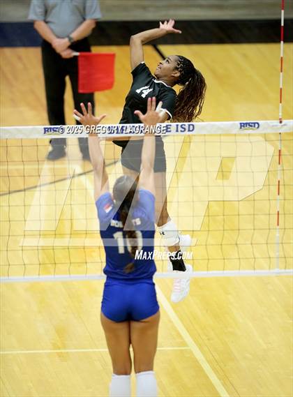 Thumbnail 3 in Lake Ridge vs Byron Nelson (UIL 6A Bi-district playoff Div 1) photogallery.