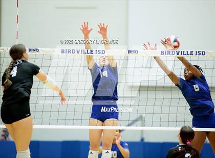 Thumbnail 3 in Lake Ridge vs Byron Nelson (UIL 6A Bi-district playoff Div 1) photogallery.