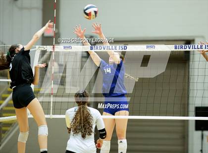 Thumbnail 1 in Lake Ridge vs Byron Nelson (UIL 6A Volleyball Bi-district playoff Div 1) photogallery.