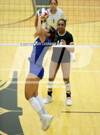 Thumbnail 3 in Lake Ridge vs Byron Nelson (UIL 6A Bi-district playoff Div 1) photogallery.