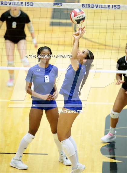 Thumbnail 2 in Lake Ridge vs Byron Nelson (UIL 6A D1 Volleyball Bi-district) photogallery.