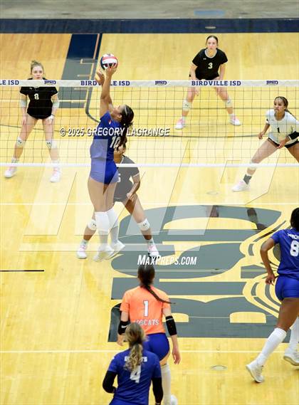 Thumbnail 2 in Lake Ridge vs Byron Nelson (UIL 6A D1 Volleyball Bi-district) photogallery.