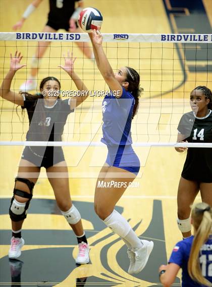 Thumbnail 1 in Lake Ridge vs Byron Nelson (UIL 6A Bi-district playoff Div 1) photogallery.