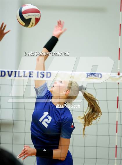 Thumbnail 3 in Lake Ridge vs Byron Nelson (UIL 6A Volleyball Bi-district playoff Div 1) photogallery.