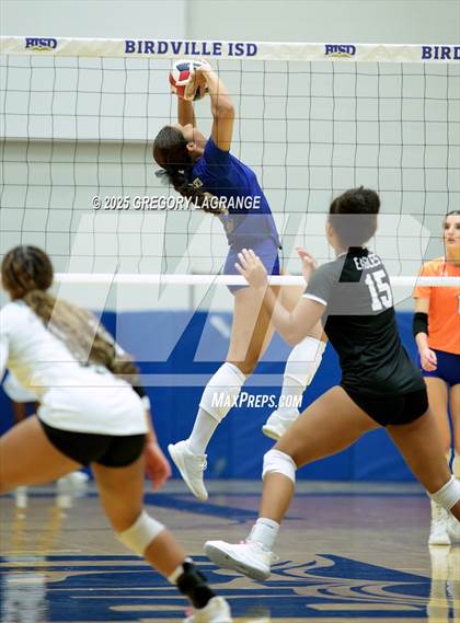 Thumbnail 2 in Lake Ridge vs Byron Nelson (UIL 6A Bi-district playoff Div 1) photogallery.