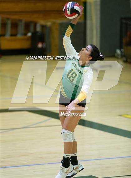 Thumbnail 2 in Royal @ Moorpark photogallery.