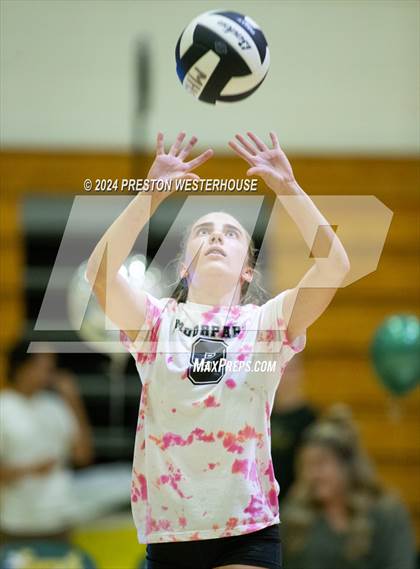 Thumbnail 1 in Royal @ Moorpark photogallery.