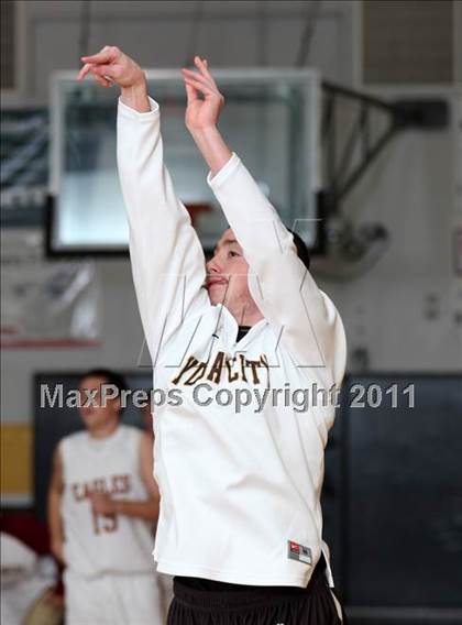 Thumbnail 3 in West Valley vs. Yuba City (Hornet Classic Tournament) photogallery.