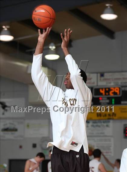 Thumbnail 1 in West Valley vs. Yuba City (Hornet Classic Tournament) photogallery.