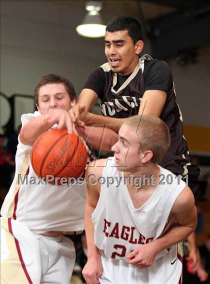 Thumbnail 2 in West Valley vs. Yuba City (Hornet Classic Tournament) photogallery.