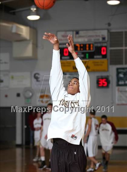 Thumbnail 3 in West Valley vs. Yuba City (Hornet Classic Tournament) photogallery.