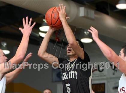 Thumbnail 1 in West Valley vs. Yuba City (Hornet Classic Tournament) photogallery.