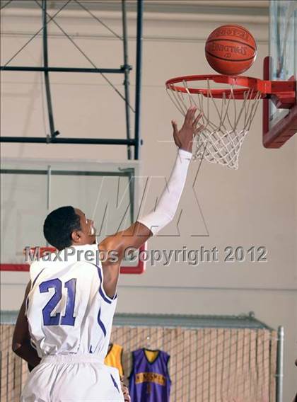 Thumbnail 2 in Vista del Lago vs. Capistrano Valley (MaxPreps Holiday Classic) photogallery.