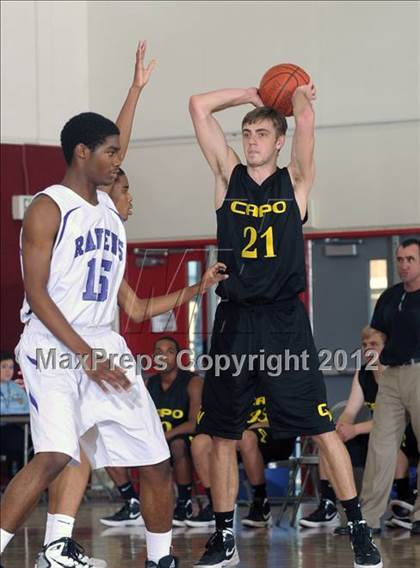 Thumbnail 2 in Vista del Lago vs. Capistrano Valley (MaxPreps Holiday Classic) photogallery.