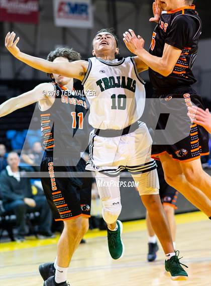 Thumbnail 2 in Half Moon Bay vs. Alisal (Aptos / S.C. Warriors NorCal Invitational) photogallery.