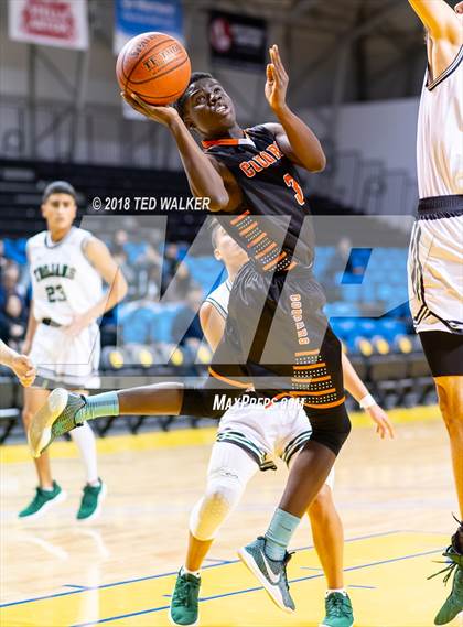 Thumbnail 3 in Half Moon Bay vs. Alisal (Aptos / S.C. Warriors NorCal Invitational) photogallery.