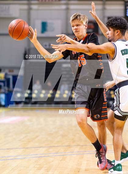 Thumbnail 3 in Half Moon Bay vs. Alisal (Aptos / S.C. Warriors NorCal Invitational) photogallery.