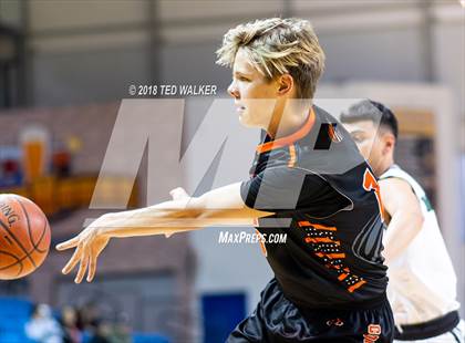 Thumbnail 3 in Half Moon Bay vs. Alisal (Aptos / S.C. Warriors NorCal Invitational) photogallery.