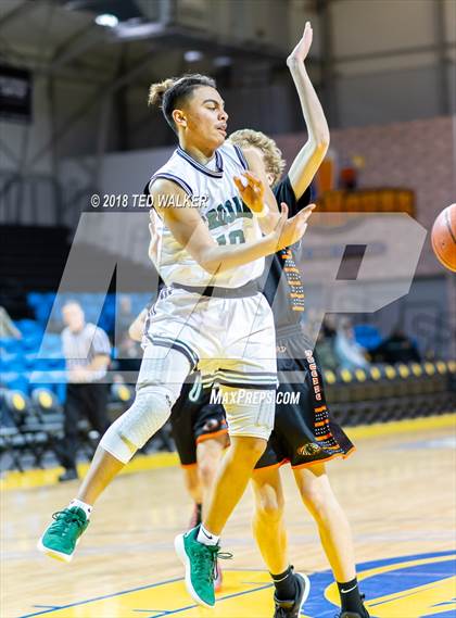 Thumbnail 2 in Half Moon Bay vs. Alisal (Aptos / S.C. Warriors NorCal Invitational) photogallery.